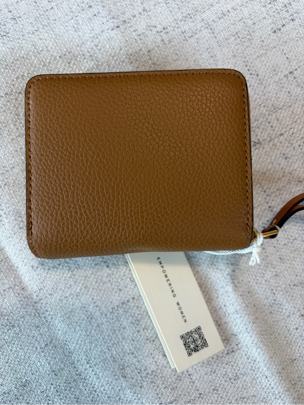 Tory Burch Robinson Pebbled Bi-Fold Wallet Carmel Cognac - Picture 6 of 9
